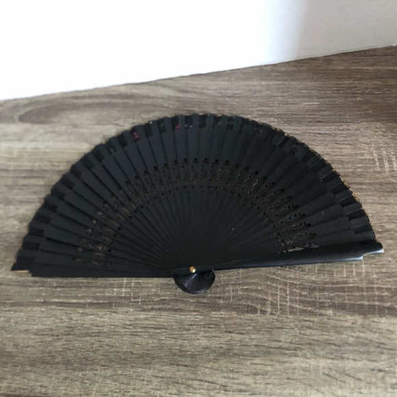 Elegant Black Floral Hand Painted Fan - Picture 4 of 9